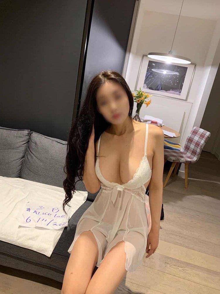 Waiting you into my tight little bottle