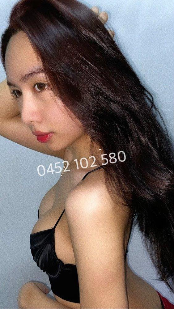 Bright personality I am very friendly and I love to have the nice experience and unforgettable moments.